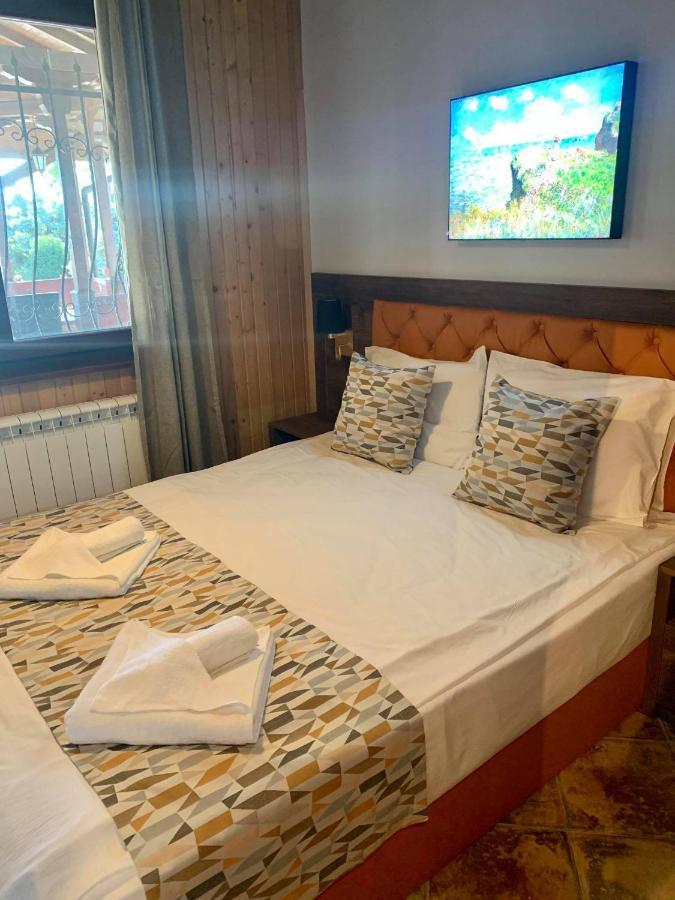 Family Hotel Old Time Tyulenovo Bagian luar foto