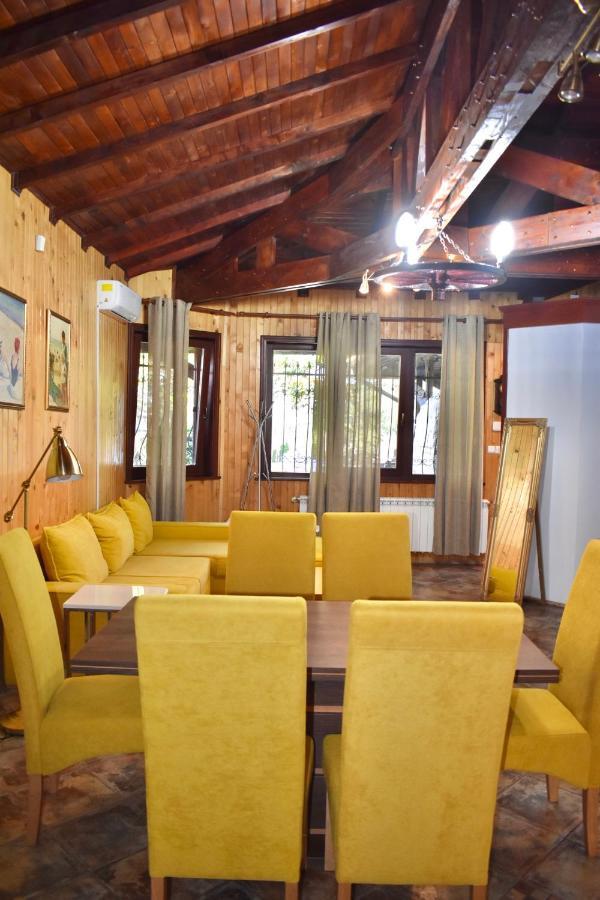 Family Hotel Old Time Tyulenovo Bagian luar foto